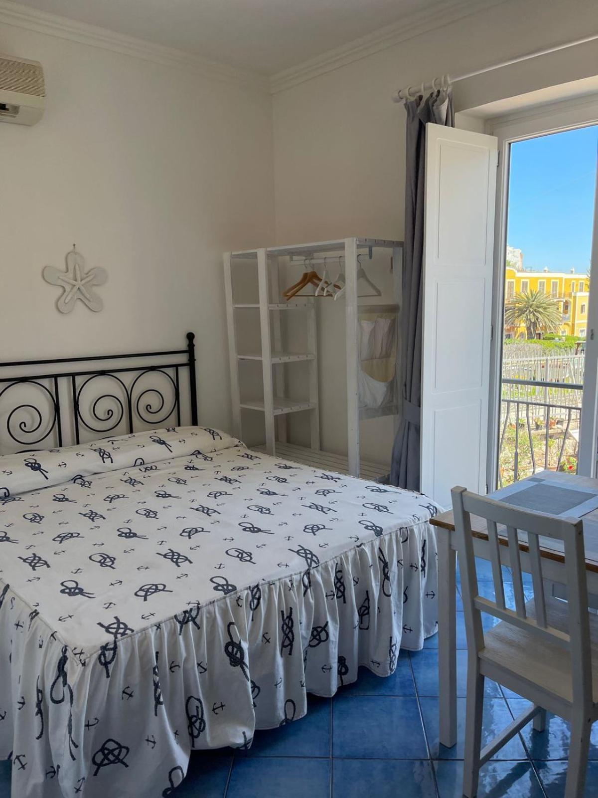 Ponza Inn- Casa Giovanna Buitenkant foto
